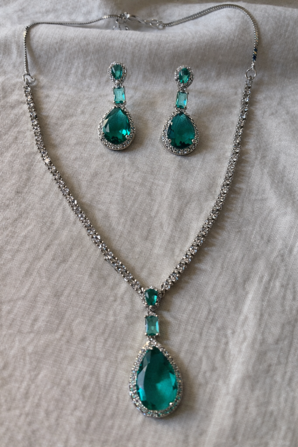 emerald teardrop necklace set 1127 emerald teardrop necklace set 1127